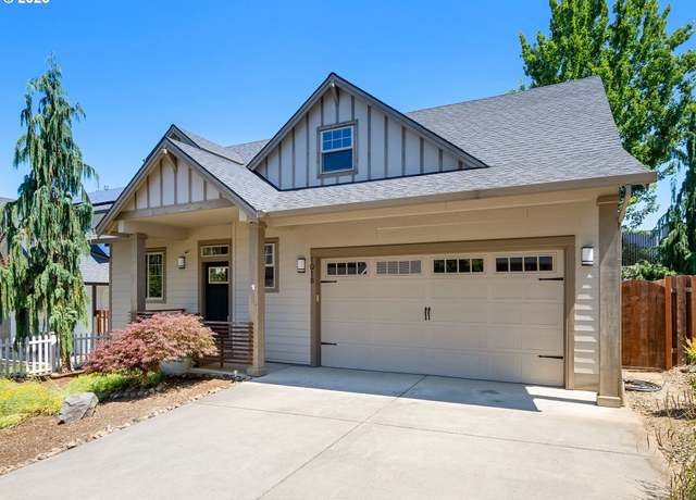 Property at 1018 SW Halsey St, Troutdale, OR 97060, 3 beds, 2.5 baths