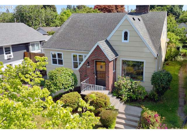 Property at 1830 N Winchell St, Portland, OR 97217, 3 beds, 1.5 baths