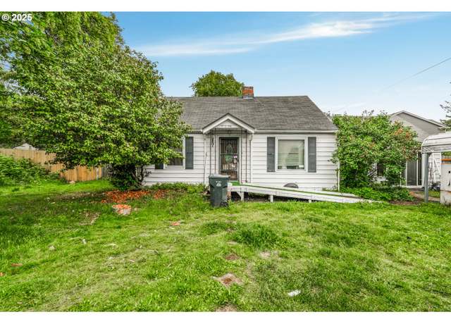 Property at 5808 SE Laurel St, Milwaukie, OR 97222, 4 beds, 1 bath