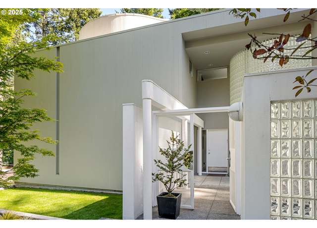 Property at 3232 SW Upper Cascade Dr, Portland, OR 97205, 3 beds, 3 baths
