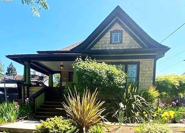 Property at 2522 SE 32nd Ave, Portland, OR 97202, 2 beds, 0.5 baths