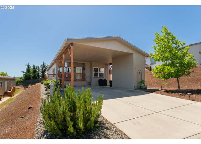 Property at 301 Deschutes Ln, Roseburg, OR 97471, 3 beds, 2 baths