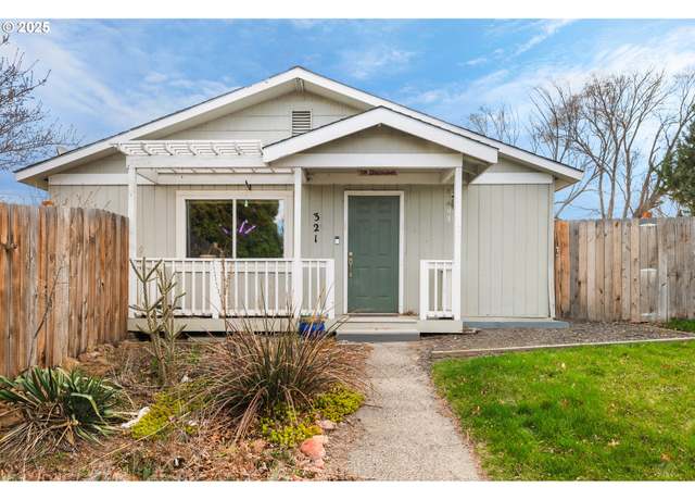 Property at 321 NE 8th St, Madras, OR 97741, 3 beds, 2 baths