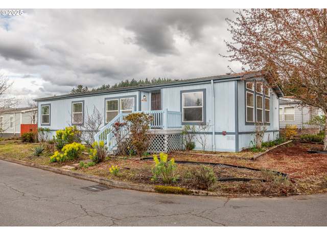 Property at 4656 SE 134th Dr, Portland, OR 97236, 3 beds, 2 baths