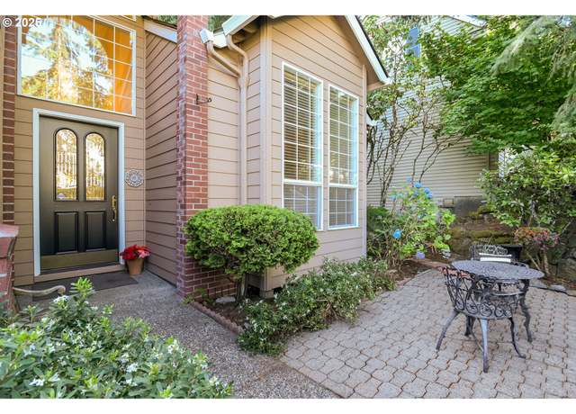 Property at 13386 SW Hillshire Dr, Portland, OR 97223, 4 beds, 2.5 baths