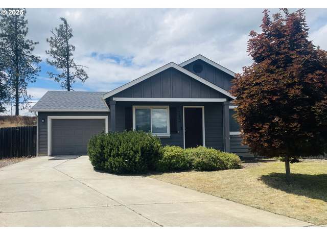 Property at 783 Callahan Dr, Roseburg, OR 97471, 2 beds, 1 bath