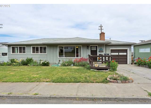 Property at 1831 E 14th St, The Dalles, OR 97058, 4 beds, 2 baths