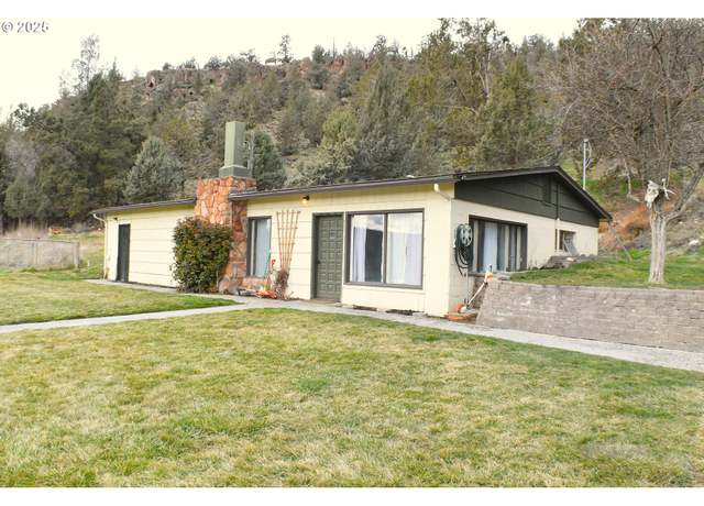 Property at 905 NE Barnes Rd, Prineville, OR 97754, 3 beds, 1 bath