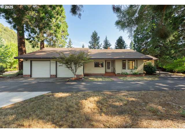 Property at 1525 Kendall St, Roseburg, OR 97471, 3 beds, 2 baths