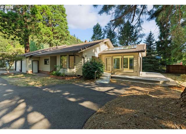 Property at 1525 Kendall St, Roseburg, OR 97471, 3 beds, 2 baths