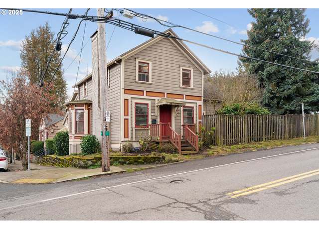 Property at 1106 SW Gibbs St, Portland, OR 97239, 3 beds, 1.5 baths