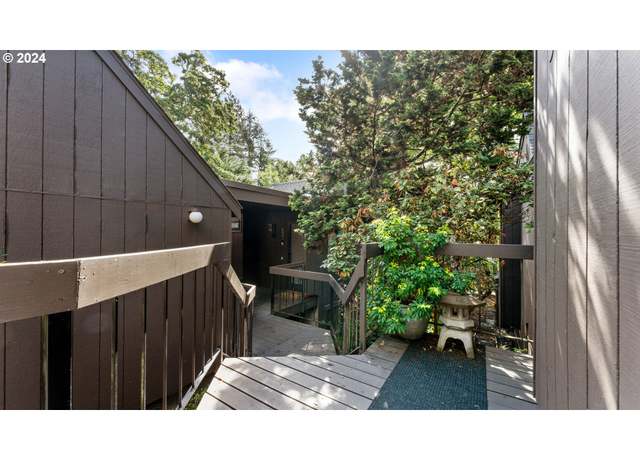 Property at 132 Brae Burn Dr, Eugene, OR 97405, 2 beds, 2.5 baths