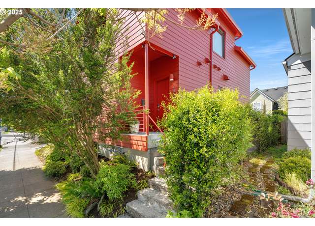 Property at 2825 SE 26th Ave, Portland, OR 97202, 3 beds, 3 baths