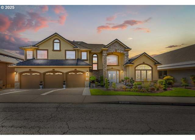 Property at 9337 SE Pennington Ct, Happy Valley, OR 97086, 4 beds, 4 baths