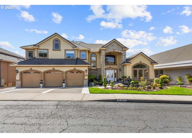 Property at 9337 SE Pennington Ct, Happy Valley, OR 97086, 4 beds, 4 baths