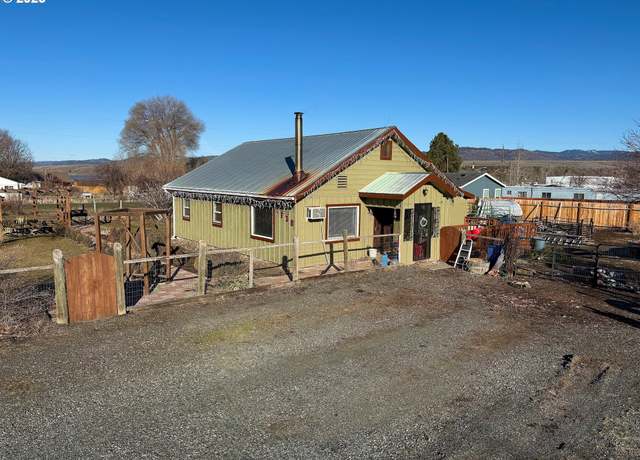 Property at 138 W 12th St, Prairie City, OR 97869, 3 beds, 1 bath