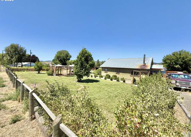 Property at 138 W 12th St, Prairie City, OR 97869, 3 beds, 1 bath