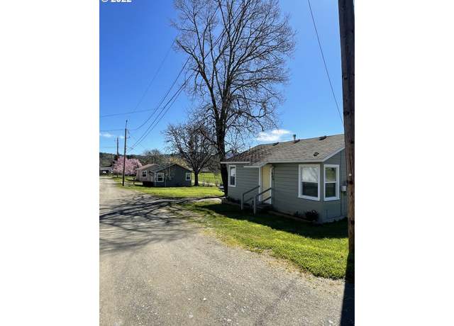 Property at 604 NE Faculty Row, Myrtle Creek, OR 97457, 3 beds, 3 baths