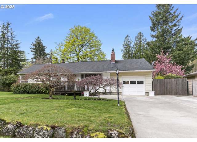 Property at 1725 NE 138th Pl, Portland, OR 97230, 3 beds, 3 baths