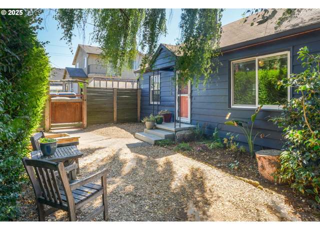 Property at 5525 NE 45th Ave, Portland, OR 97218, 3 beds, 1 bath