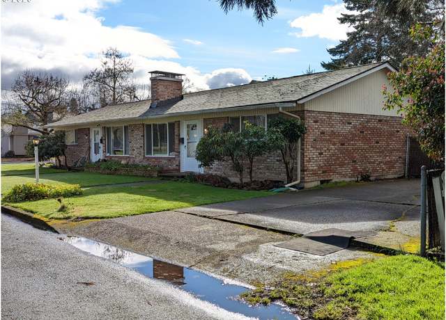 Property at 2422 SE Nehalem St, Portland, OR 97202, 4 beds, 2 baths