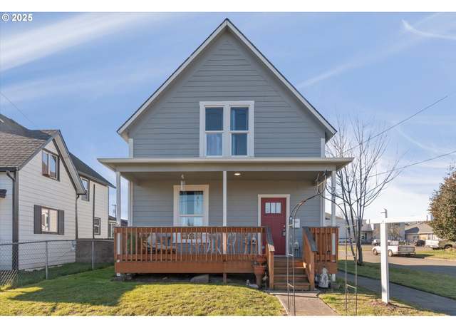 Property at 701 S 5th Ave, Kelso, WA 98626, 4 beds, 2 baths