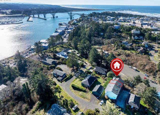 Property at 1112 SW Hurbert St #3, Newport, OR 97365, 2 beds, 1.5 baths