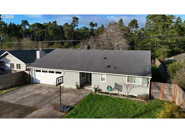 Property at 1301 20th St, Florence, OR 97439, 3 beds, 2 baths