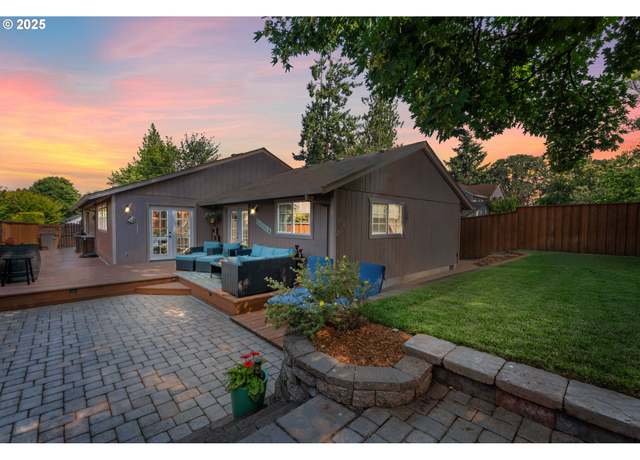 Property at 229 N 6th St, Carlton, OR 97111, 3 beds, 2 baths