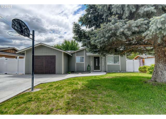 Property at 914 E Ridgeway Ave, Hermiston, OR 97838, 3 beds, 2 baths