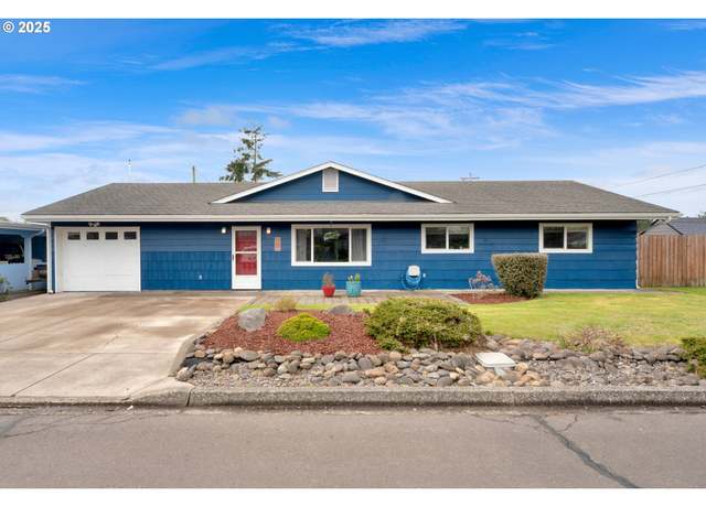 Property at 679 Kingwood St, Florence, OR 97439, 4 beds, 3 baths
