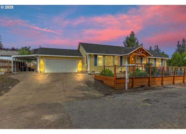 Property at 709 S Park St, Carlton, OR 97111, 3 beds, 2 baths