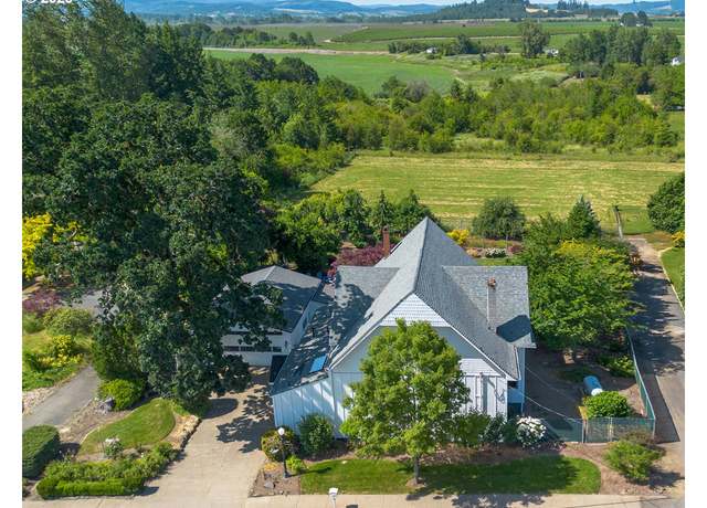 Property at 789 W Main St, Carlton, OR 97111, 5 beds, 4 baths