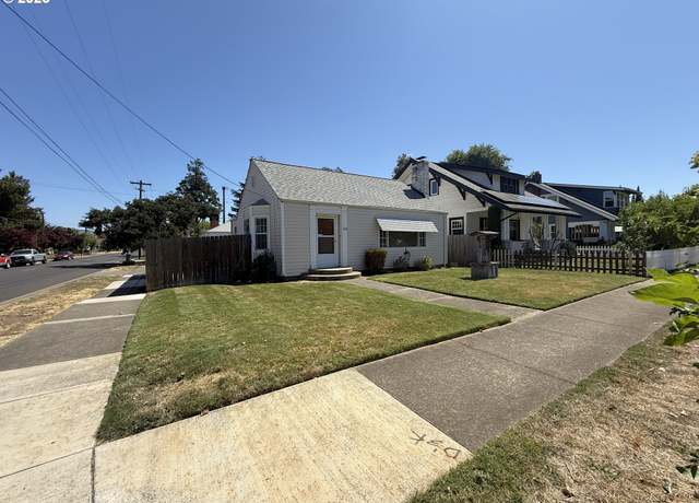 Property at 731 W 4th St, Medford, OR 97501, 3 beds, 2 baths