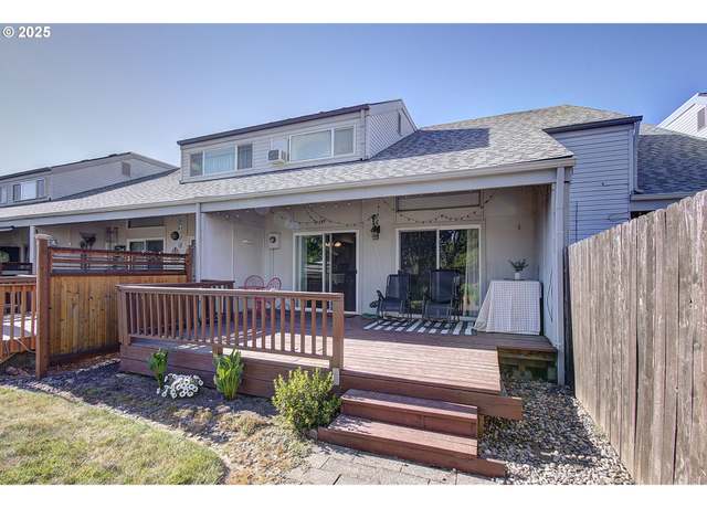 Property at 405 NE 85th St, Vancouver, WA 98665, 2 beds, 1.5 baths