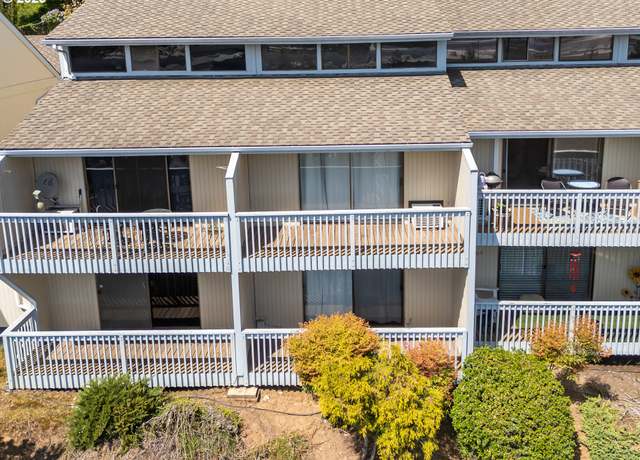 Property at 16 NW Mountain View Dr, Roseburg, OR 97471, 2 beds, 1.5 baths