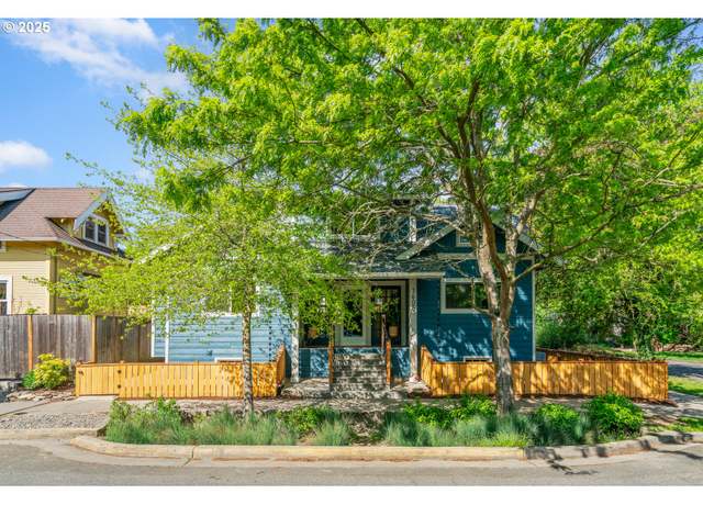 Property at 1605 SE 46th Ave, Portland, OR 97215, 3 beds, 1 bath