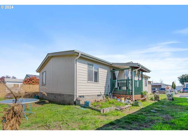 Property at 2130 21st Pl, Albany, OR 97322, 3 beds, 2 baths