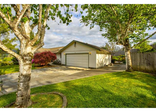 Property at 142 Quincetree Ct, Roseburg, OR 97471, 4 beds, 3 baths