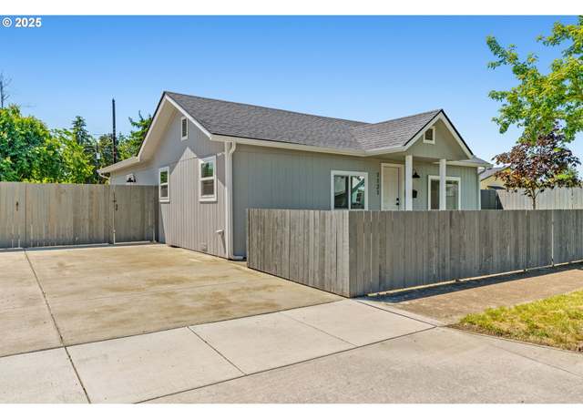 Property at 1121 D St, Springfield, OR 97477, 2 beds, 1 bath