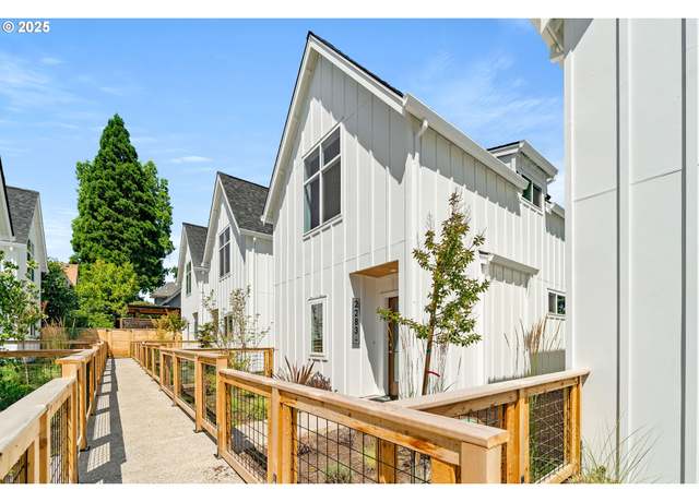 Property at 2283 N Humboldt St, Portland, OR 97217, 2 beds, 1.5 baths