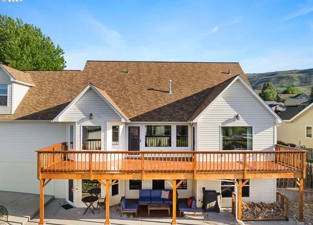 Property at 3440 Eaglecrest Way, Baker City, OR 97814, 4 beds, 3 baths