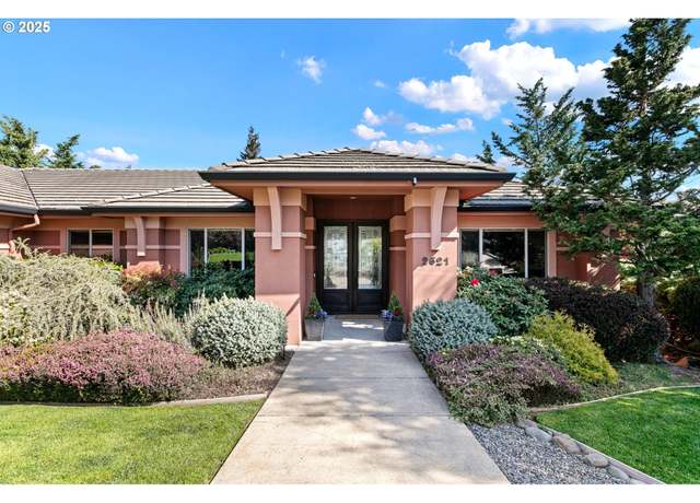 Property at 2621 Ridgemont Dr, Eugene, OR 97405, 3 beds, 2.5 baths
