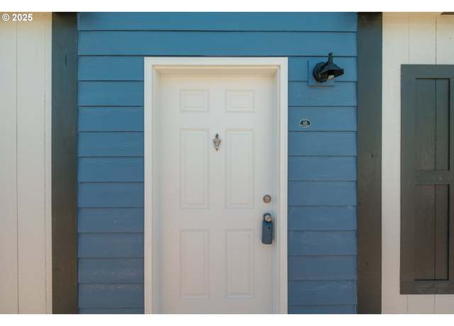 Property at 2935 Surf Ct NE, Salem, OR 97305, 3 beds, 2 baths