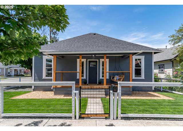 Property at 934 SE Fullerton St, Roseburg, OR 97470, 3 beds, 1.5 baths