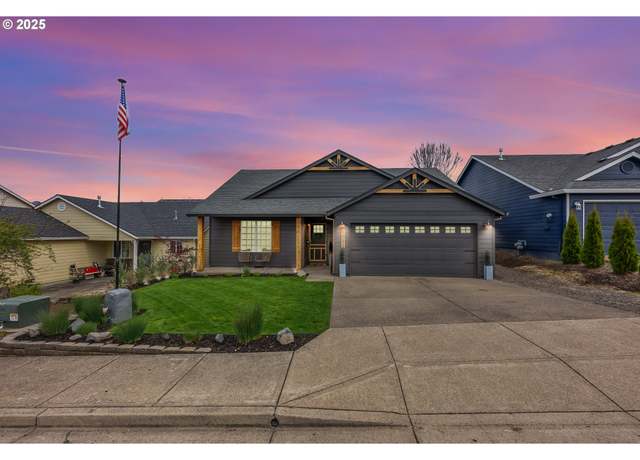 Property at 1032 12th St, Lafayette, OR 97127, 3 beds, 2 baths
