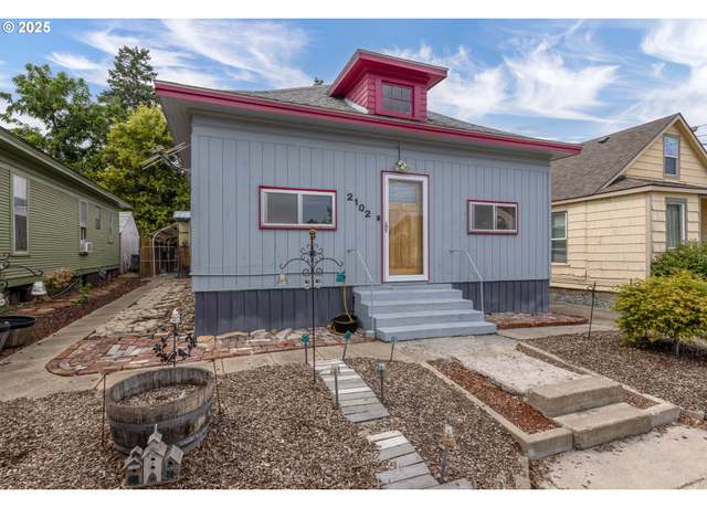 Property at 2102 N Fir St, La Grande, OR 97850, 2 beds, 3 baths