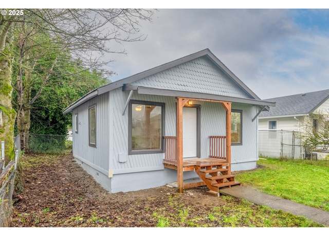 Property at 230 20th Ave, Longview, WA 98632, 2 beds, 1 bath