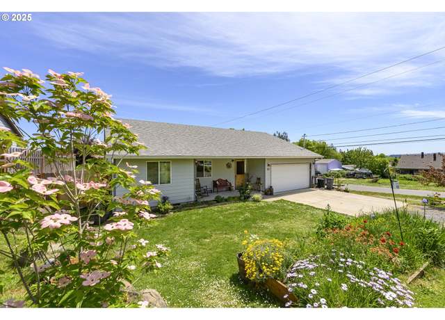 Property at 720 N Market St, Lafayette, OR 97127, 3 beds, 2 baths