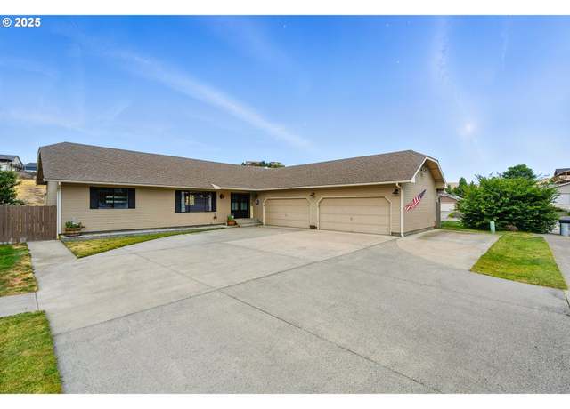 Property at 469 NW 22nd St, Pendleton, OR 97801, 6 beds, 4 baths